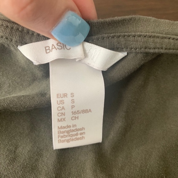 H&M basic tee - Picture 2 of 4